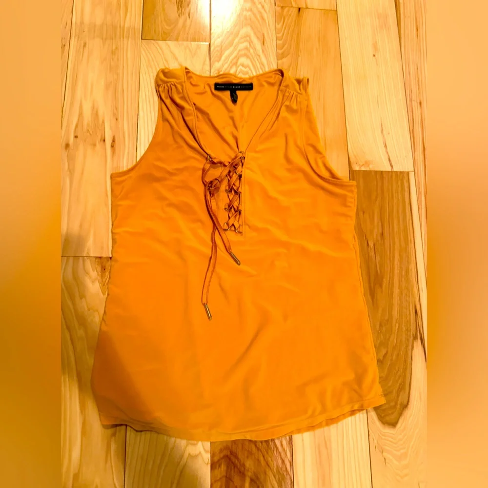 White House Black Market Goldenrod 💛 color sleeveless poly/spandex top nwot
